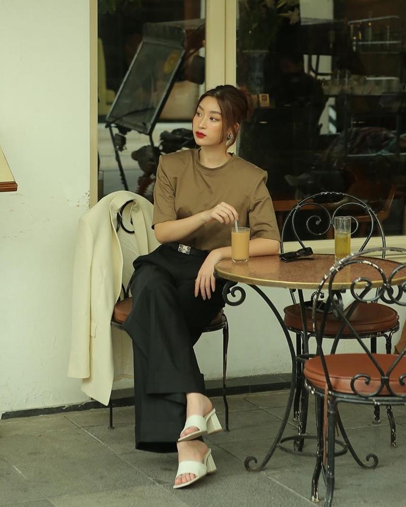 Lệ Quyên xách túi Hermès giữa bão hàng giả - Hương Giang e ấp gái mới lớn-4