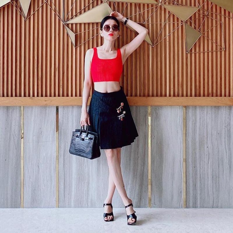 Lệ Quyên xách túi Hermès giữa bão hàng giả - Hương Giang e ấp gái mới lớn-8