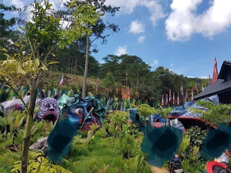 Dân mạng tranh cãi tạo hình ghê rợn tại khu du lịch mới ở Đà Lạt-1