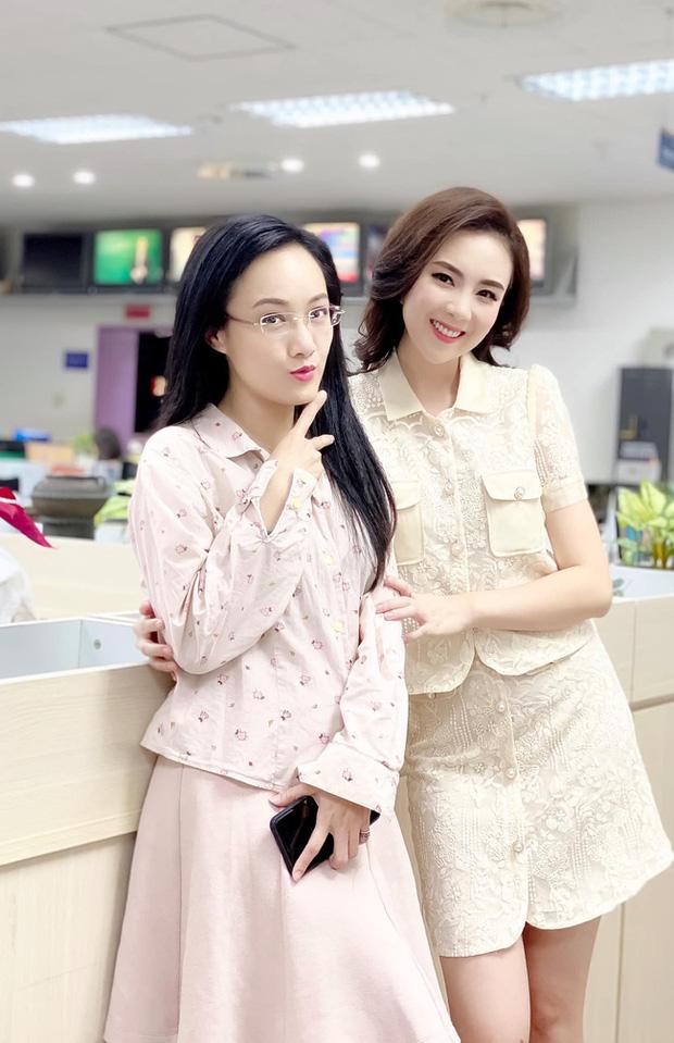 Màn đọ sắc hiếm có giữa hai visual hàng đầu VTV, khó nhận ra họ lệch nhau tận 10 tuổi-1