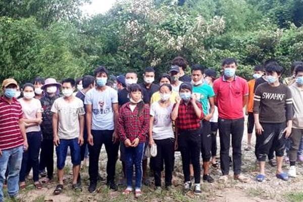 Bắt giữ 6 ngư dân đi bộ theo đường biển trốn cách ly từ Đà Nẵng về Huế-2