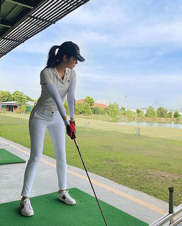 Á hậu Huyền My bắt đầu thử sức với môn thể thao golf.