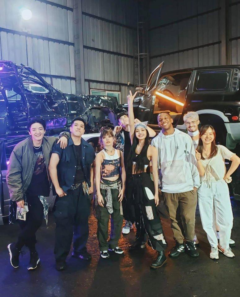 BLACKPINK Lisa khoe vũ đạo nóng bỏng mắt-3