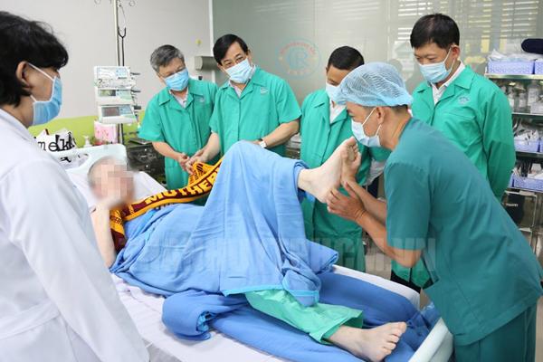 Nam phi công người Anh có 3 nguyện vọng trước khi xuất viện hồi hương-1