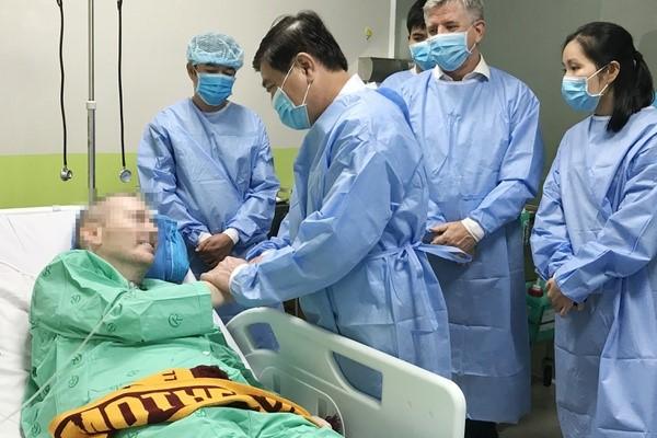 Phi công người Anh chính thức xuất viện-3