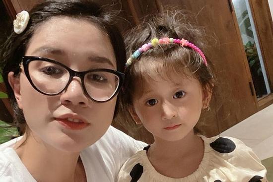 Trang Trần: 'Tôi chửi bậy không có nghĩa con tôi cũng chửi bậy'