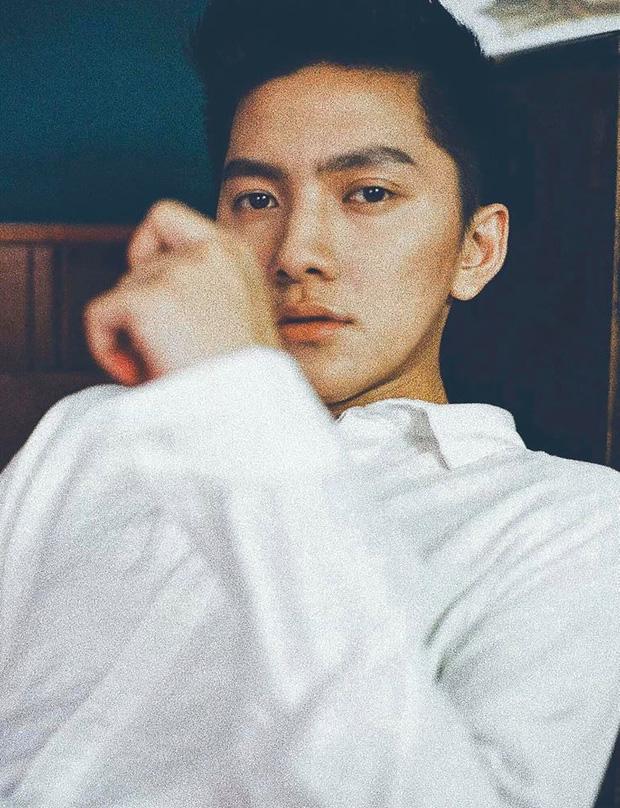 Profile khủng nam chính Người ấy là ai tập 10: Đẹp trai, đi xe xịn đeo đồng hồ kim cương-2