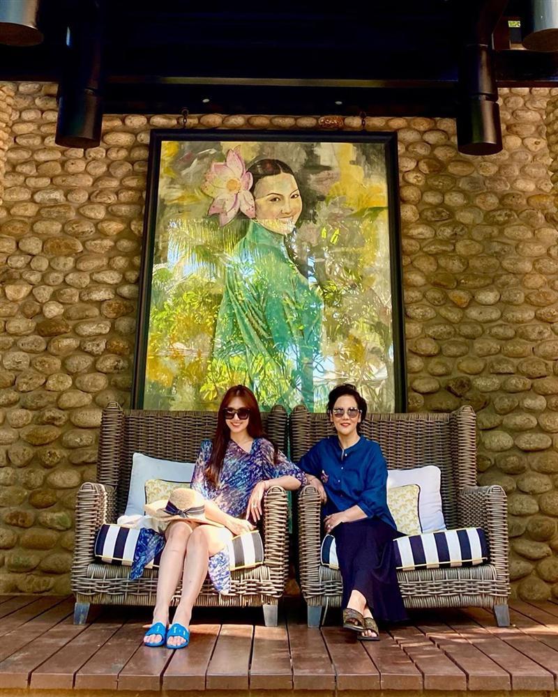 Hari Won lộ đầu gối nhăn nheo, bàn chân gân guốc-10