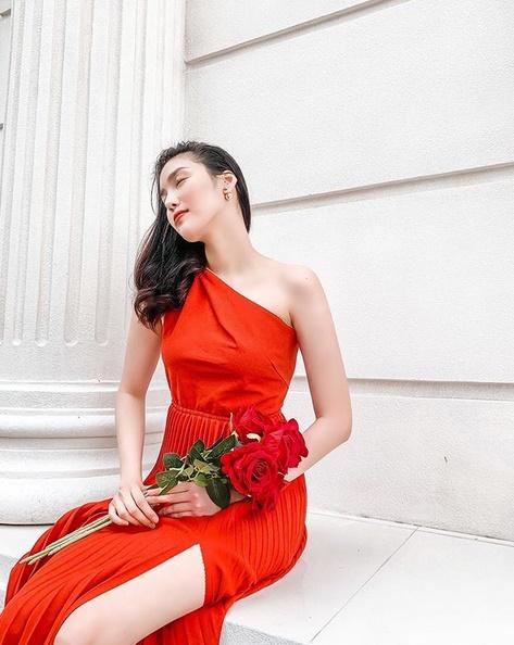 Lệ Quyên xách túi Hermès giữa bão hàng giả - Hương Giang e ấp gái mới lớn-3