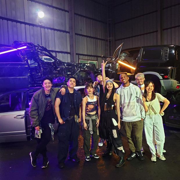 Lisa bị tố chiếm dụng văn hóa người da màu, nhà quay phim minh oan liệu có thuyết phục?-4