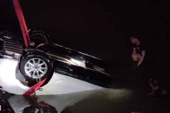 Vụ ôtô lao xuống biển: Lái xe có nồng độ cồn trong khí thở