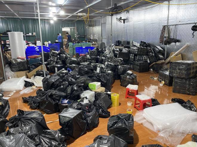 Hé lộ thân thế ông chủ 9X của kho hàng lậu doanh thu hơn 10 tỷ đồng/tháng-1