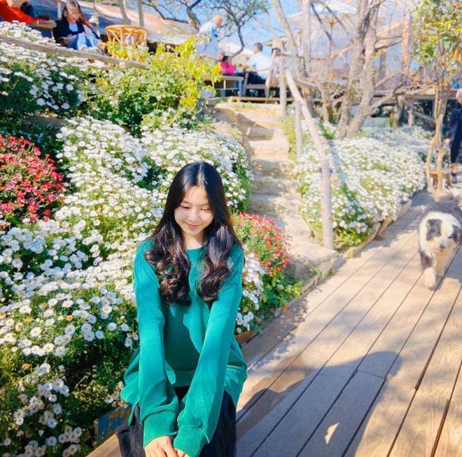 Con gái lớn nhà MC Quyền Linh chứng minh: Vẻ đẹp cam thường không hại được, xài app để cho vui-5