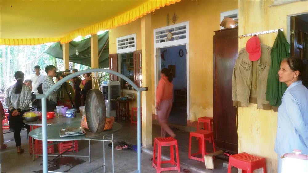 Cả 2 vợ chồng bị điện giật tử vong vì móc phơi áo quần vướng vào ổ cắm-1