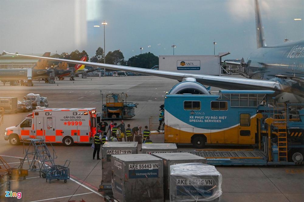 Bệnh nhân 91 lên máy bay bắt đầu hành trình về nước-1