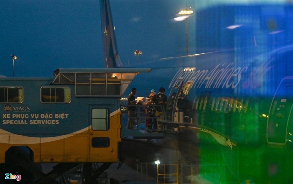 Bệnh nhân 91 lên máy bay bắt đầu hành trình về nước-3