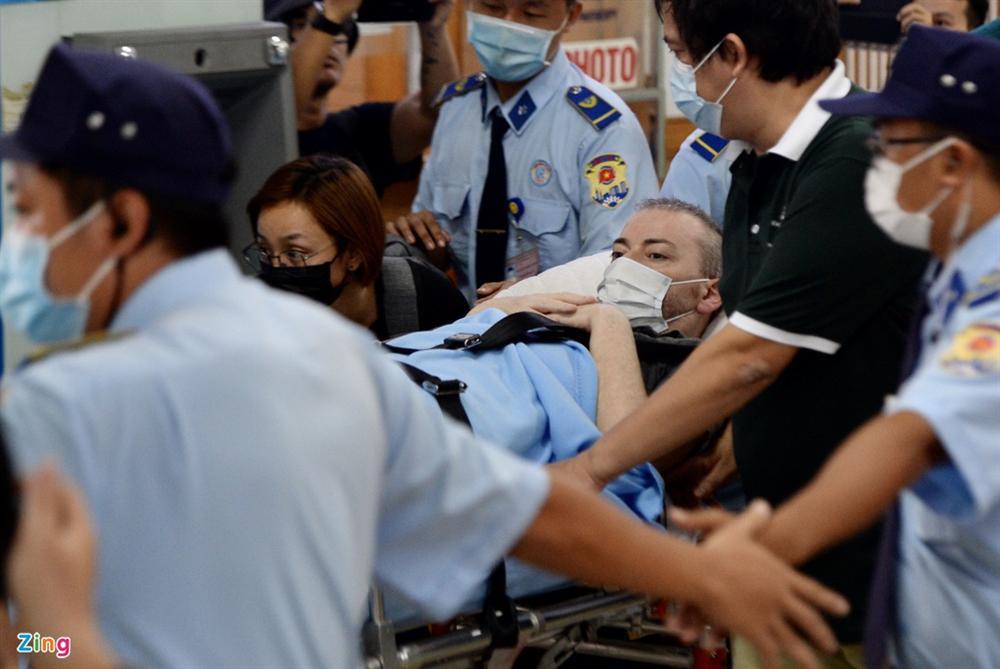 Bệnh nhân 91 lên máy bay bắt đầu hành trình về nước-11