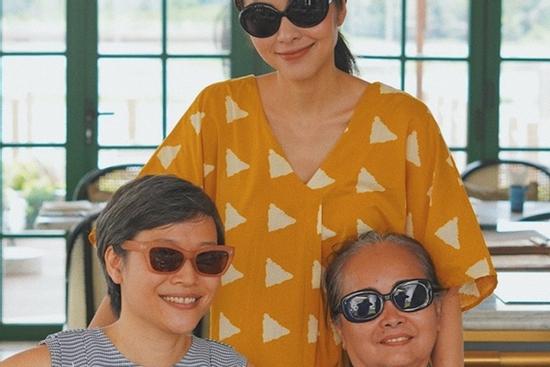 Tăng Thanh Hà khoe ảnh bên mẹ và chị gái