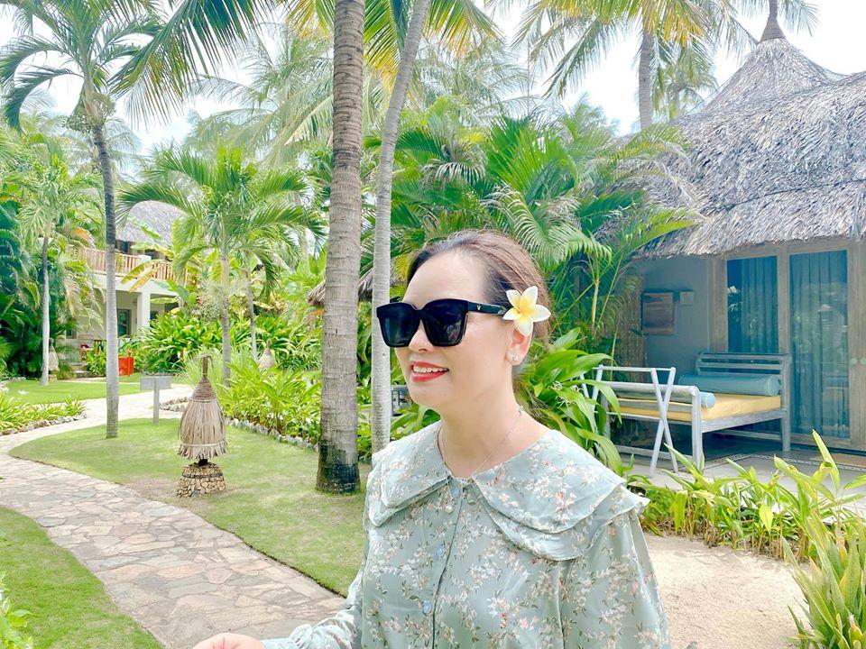 Làm mẫu bất đắc dĩ cho con gái, mẹ Ly Kute khiến ai cũng ngỡ ngàng với nhan sắc hack tuổi-2