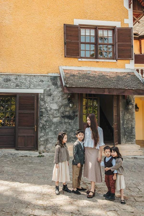 Vợ Lý Hải bị nói máy đẻ nhưng nhìn gia đình 6 người đẹp vậy thật không uổng công-2