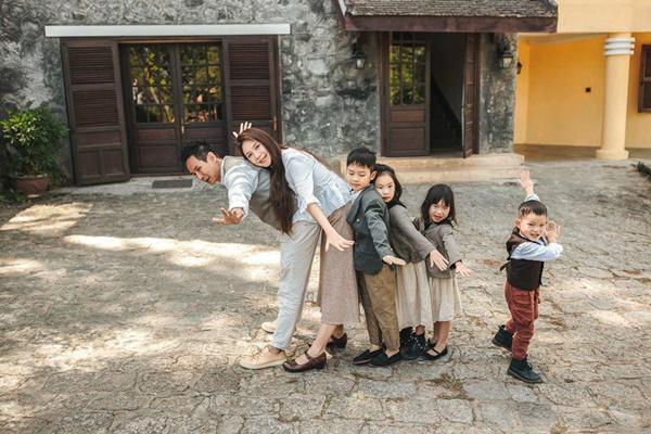 Vợ Lý Hải bị nói máy đẻ nhưng nhìn gia đình 6 người đẹp vậy thật không uổng công-3