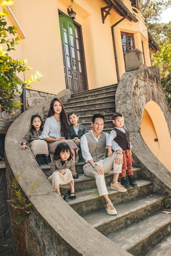 Vợ Lý Hải bị nói máy đẻ nhưng nhìn gia đình 6 người đẹp vậy thật không uổng công-6