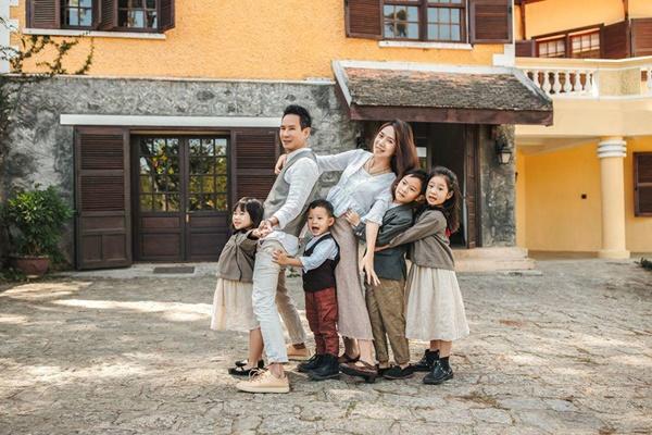 Vợ Lý Hải bị nói máy đẻ nhưng nhìn gia đình 6 người đẹp vậy thật không uổng công-10