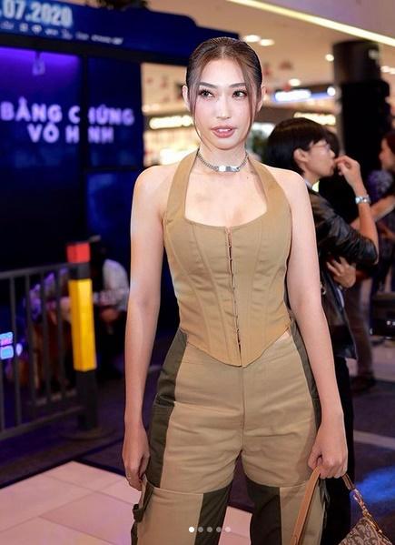 Khổng Tú Quỳnh họa mặt như có thù với thợ trang điểm - Hiền Hồ make-up trắng bệch-1