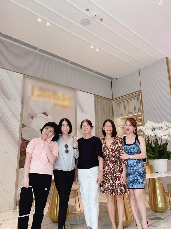 Bạn gái Chi Bảo đăng ảnh thân thiết bên mẹ chồng tương lai và vợ cũ người yêu-3