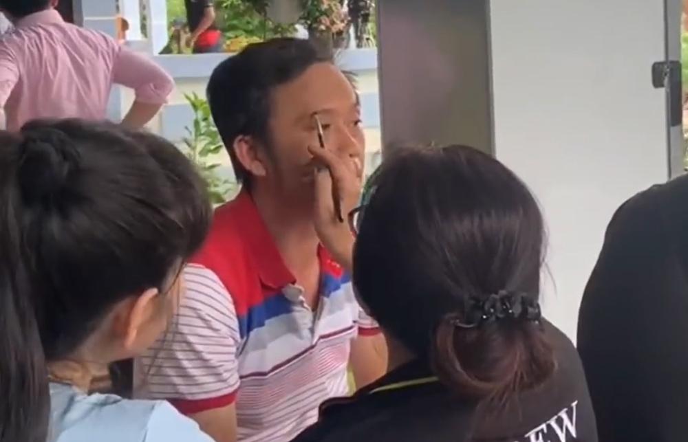 Hoài Linh trên phim trường sau 5 tháng chỉ quanh quẩn nhà thờ Tổ-2