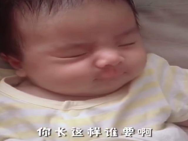 Sinh ra bị họ hàng kém duyên chê bai diện mạo, 4 năm sau bé gái lột xác đến bố mẹ cũng ngỡ ngàng-1