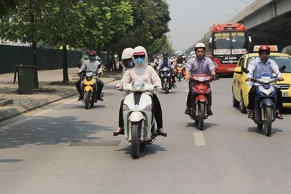 Nhiệt độ miền Bắc không có xu hướng giảm, người dân tiếp tục ngâm mình trong lò hỏa-4