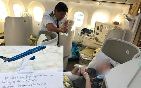 Lời chúc cảm động của 2 cậu bé Việt gửi phi công người Anh trên chuyến bay hồi hương-2