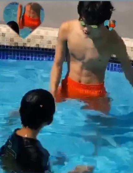 Con trai cả Trương Bá Chi điển trai, body 6 múi khi mới 13 tuổi-1