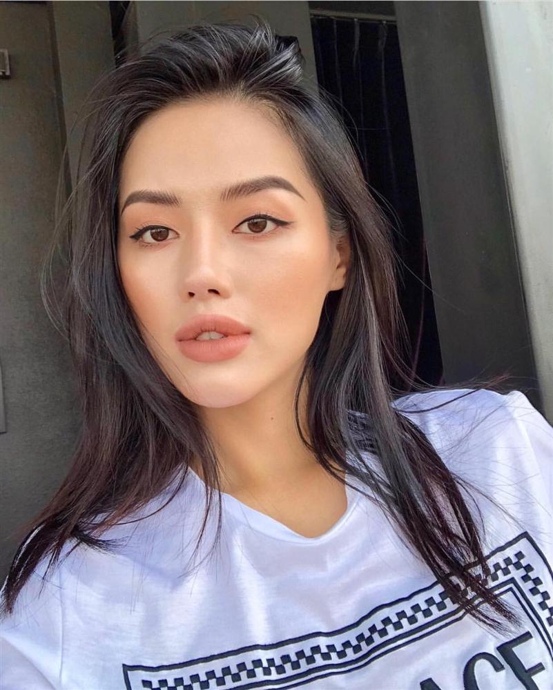 Jolie Nguyễn thuộc top mỹ nhân sở hữu đôi môi tều như cá chùi kính-7