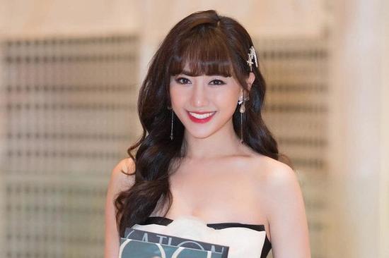 Hari Won hát trong phòng thu và live khác nhau ra sao?