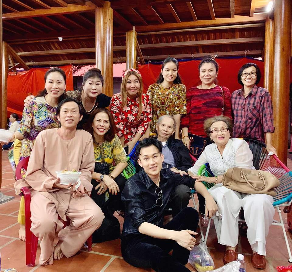 Quây quần bên bố mẹ, Hoài Linh - Dương Triệu Vũ lộ rõ điểm khác biệt-2