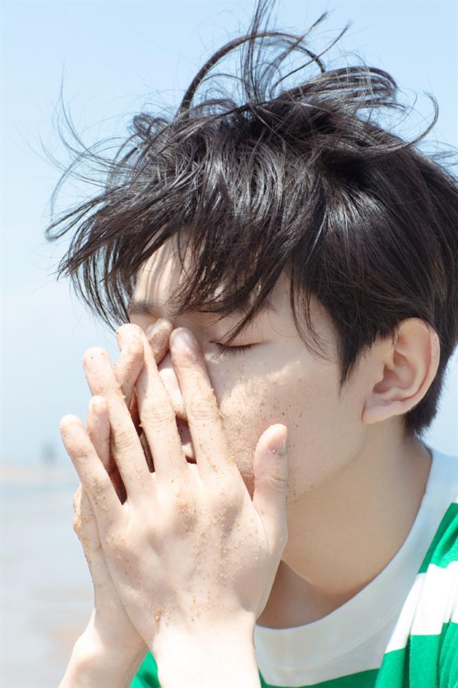 Vương Nguyên ra mắt sản phẩm mới, phải vui chứ cớ sao thần sầu thế kia?-2