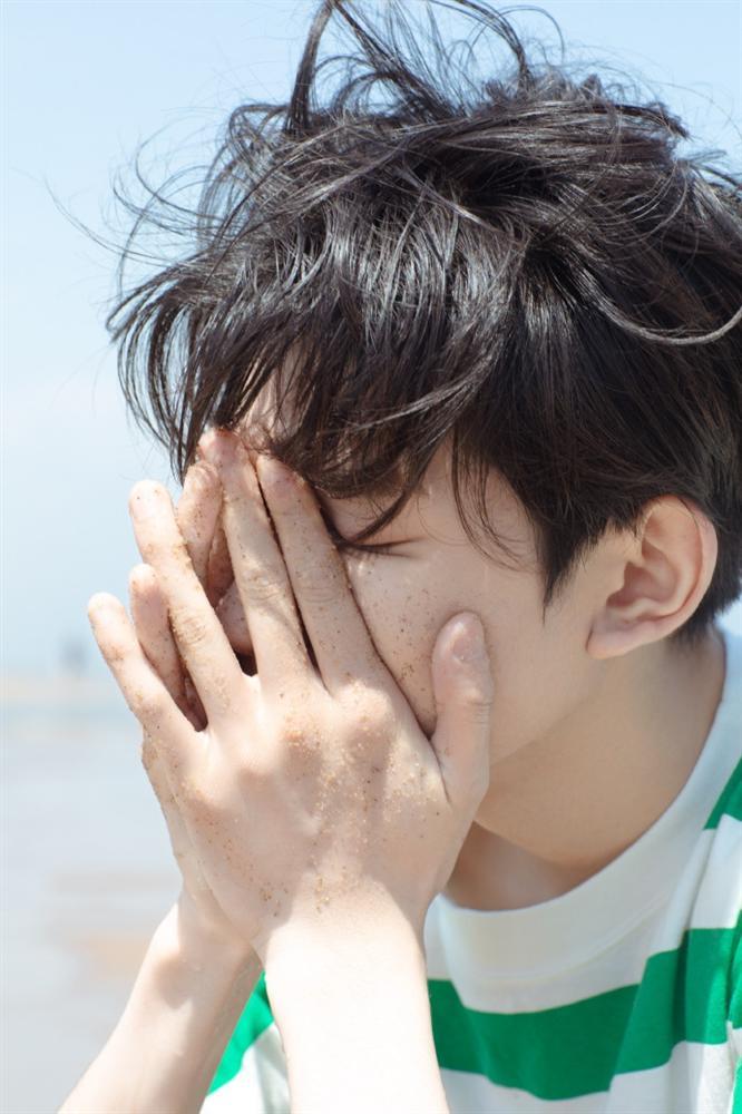 Vương Nguyên ra mắt sản phẩm mới, phải vui chứ cớ sao thần sầu thế kia?-3