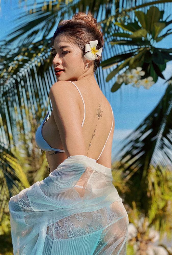Phan Hoàng Thu nóng bỏng với bikini-4