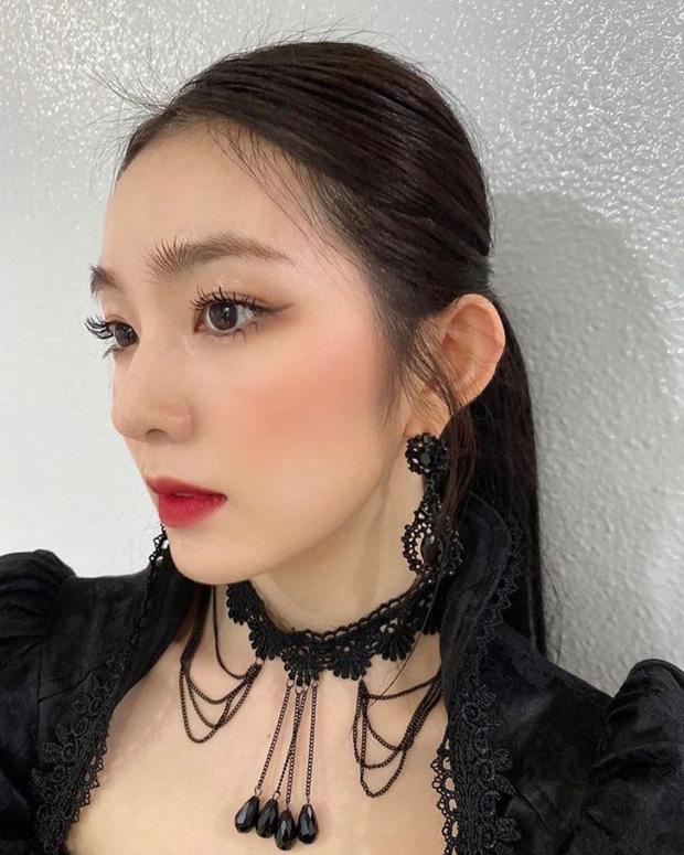 Stylist Red Velvet lên tay: Chế áo cho Irene mặc sexy, quý tộc ăn đứt người mẫu hãng-4