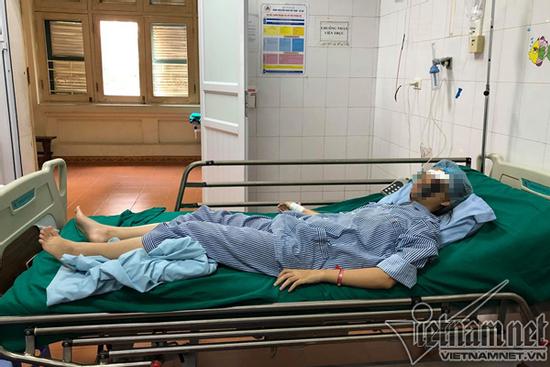 Áo chống nắng cuốn vào xe, nữ sinh Hà Nội gãy xương mặt