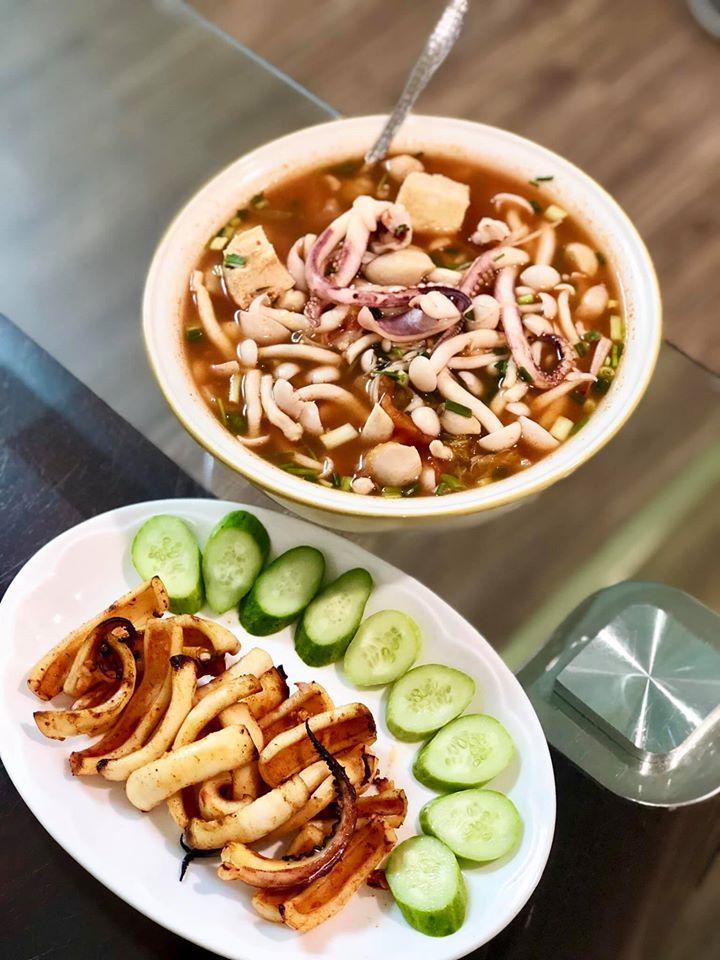 Ngỡ đậu phụ đông đá bỏ đi nhưng sau 10 phút chế biến của mẹ Hà Nội có ngay món ngon-3