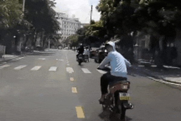 Clip: Nữ nhân viên văn phòng đột nhiên bị thanh niên lạ mặt lao tới tát lia lịa, xong rồi bỏ đi-4