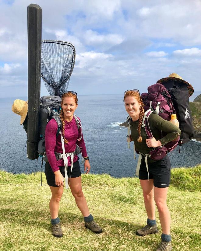 Chị em sinh đôi không quần áo, vượt qua 21 ngày sinh tồn trong rừng-3