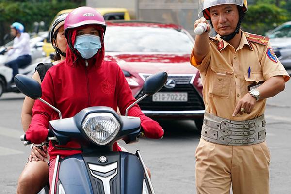 Xuất hiện 2 xế có chung 1 biển số siêu đẹp xôn xao giới chơi xe Nghệ An-2