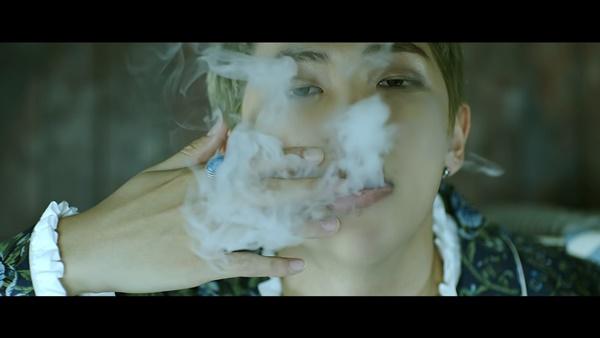 Apple G-Friend: 9 bí ẩn kết nối MV của BTS, TXT, G-Friend còn lâu bạn mới biết-13