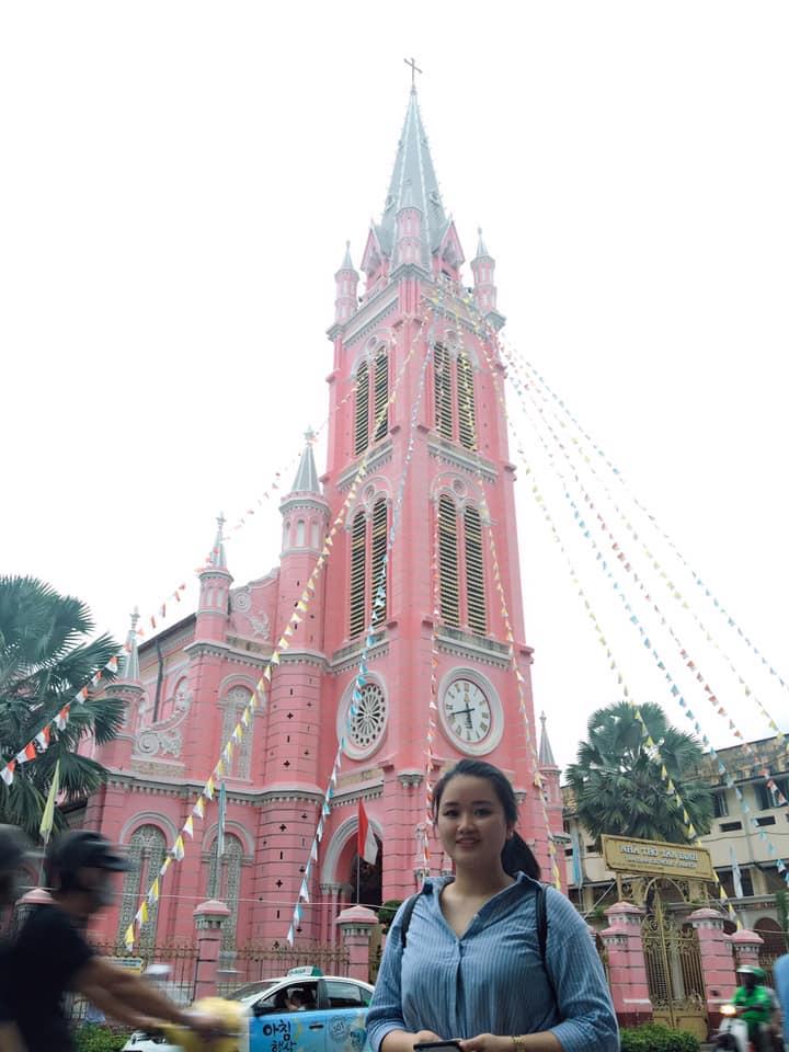 Giới trẻ khoe ảnh check-in nhà thờ màu hồng có 1-0-2 ở Sài Gòn-5