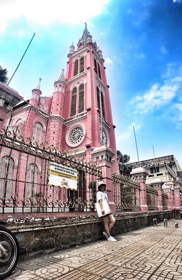 Giới trẻ khoe ảnh check-in nhà thờ màu hồng có 1-0-2 ở Sài Gòn-6