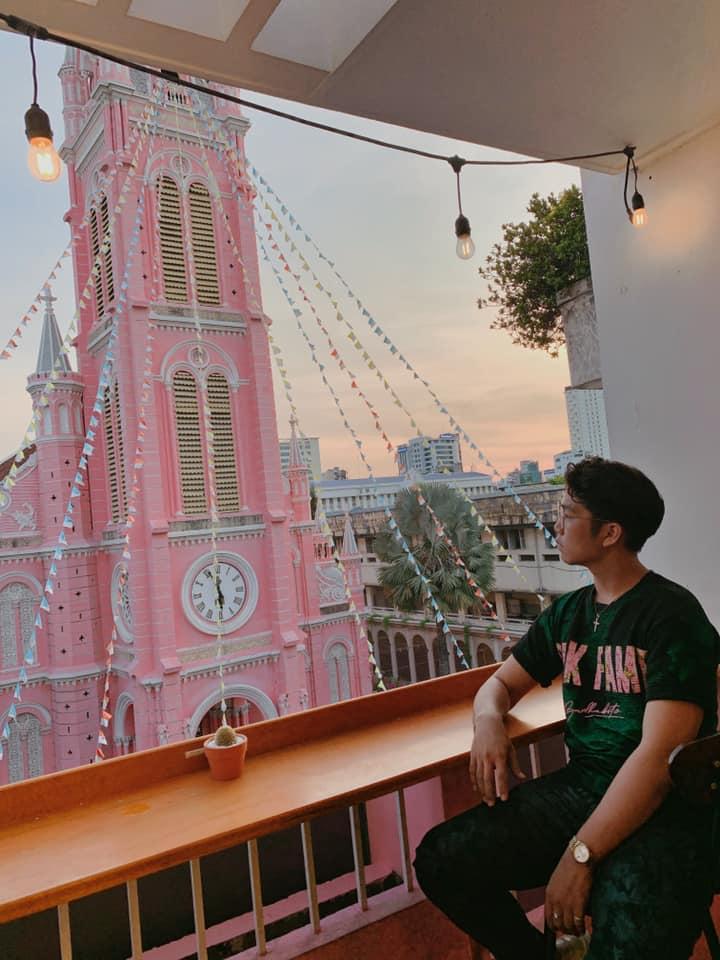 Giới trẻ khoe ảnh check-in nhà thờ màu hồng có 1-0-2 ở Sài Gòn-10